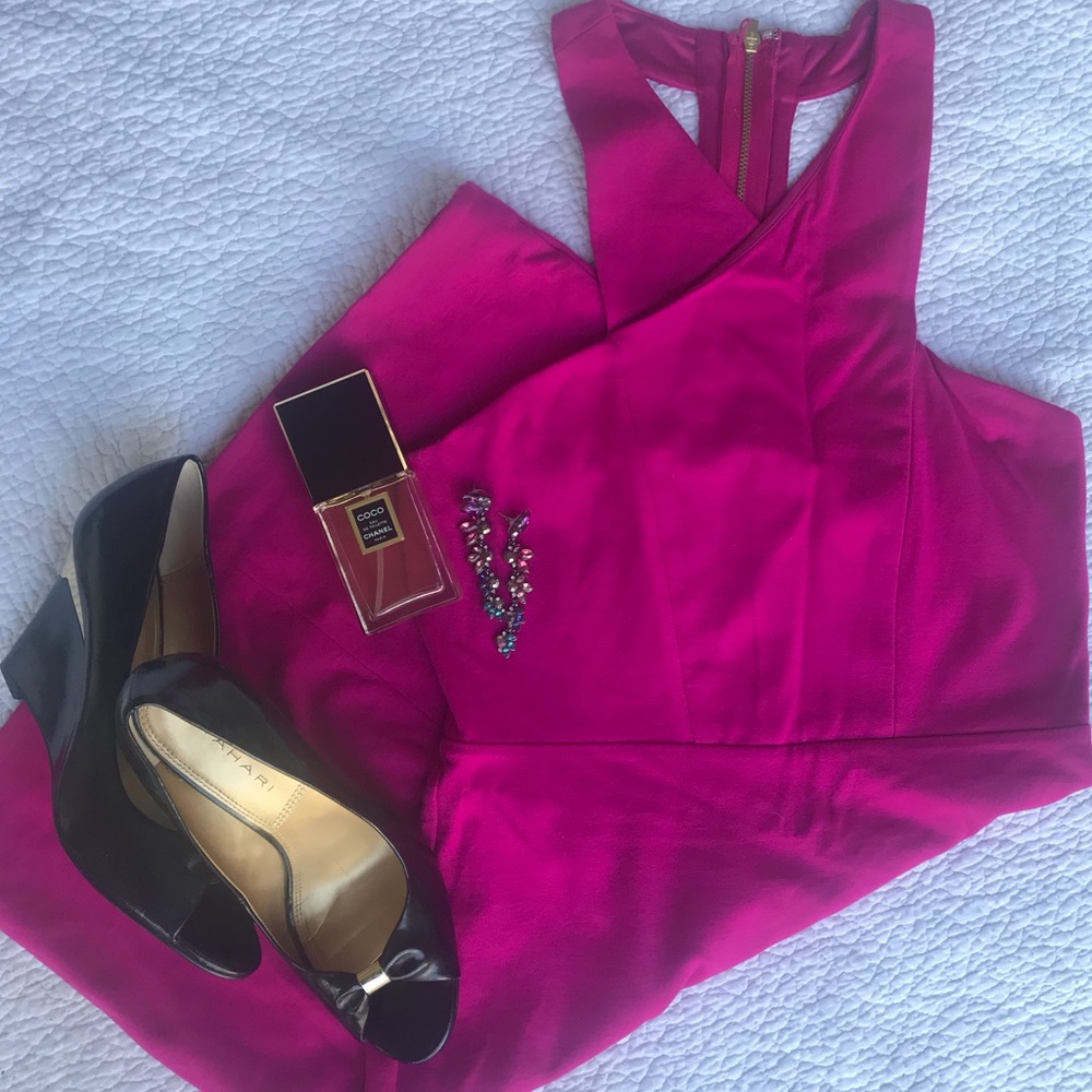 Turn heads in this vibrant cut-out dress!!
